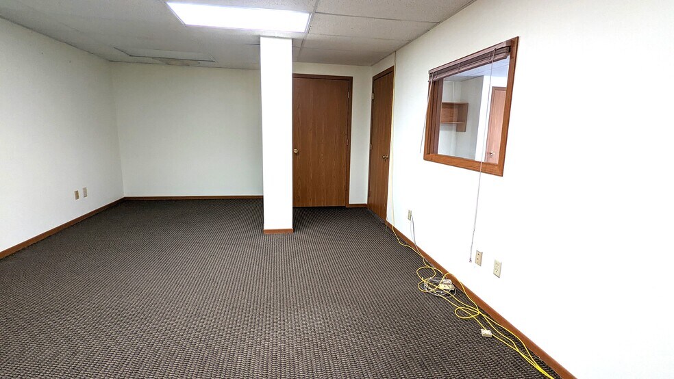 More Photos Of 8421 University Ave, Clive Office Residential For Lease