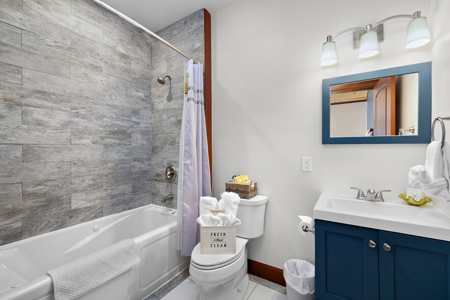 More Photos Of 111 W Bell St, Sequim Hotel For Sale