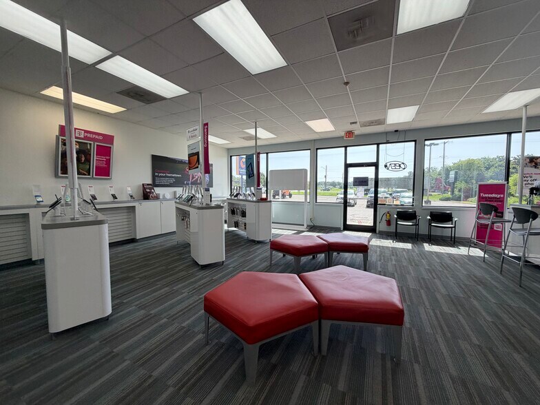 More Photos Of 4007 Parkview Dr, Pittsburg General Retail For Lease