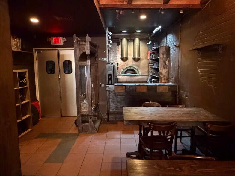 More Photos Of 1305 Locust St, Philadelphia Office For Lease
