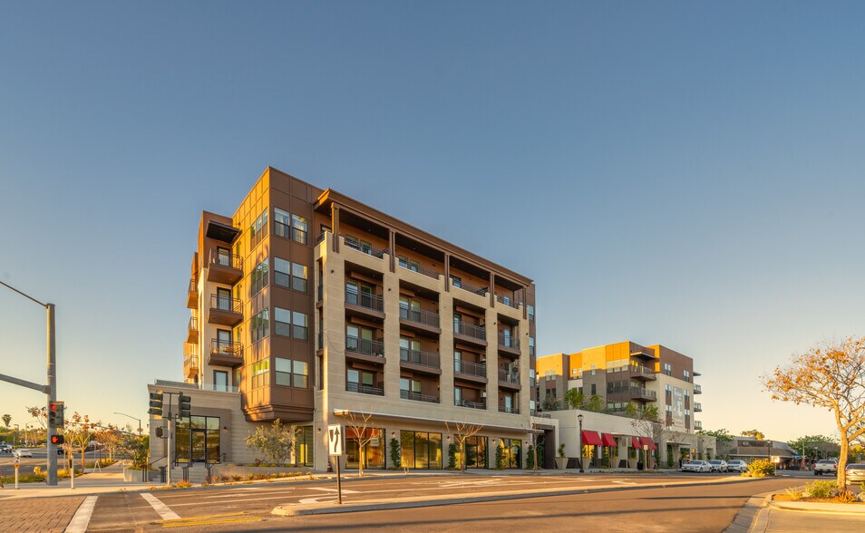 More Photos Of 100 Main St, Vista Apartments For Lease