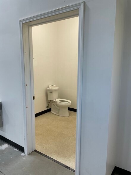 More Photos Of 813 Joe Black Rd, Williamston Warehouse For Lease