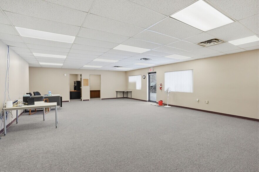 More Photos Of 237 Curtis St, Delaware Warehouse For Sale