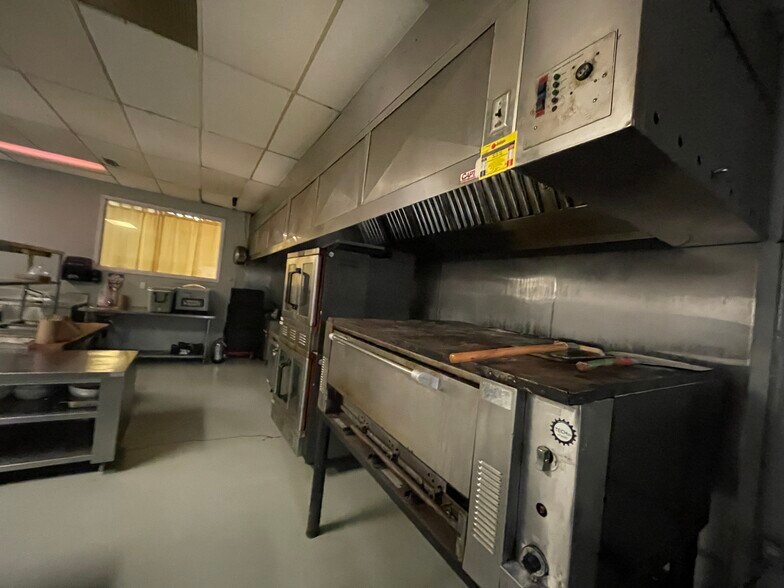 More Photos Of 14-18 Secord Dr, St Catharines Freestanding For Sale