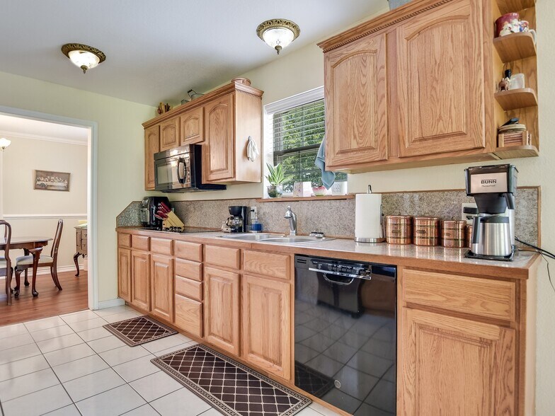 More Photos Of 4861 E Highway 199, Springtown Specialty For Sale