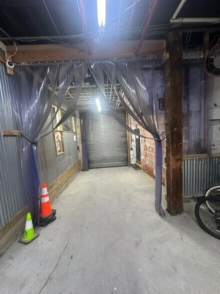 More Photos Of 175 Walnut Ave, Bronx Warehouse For Lease