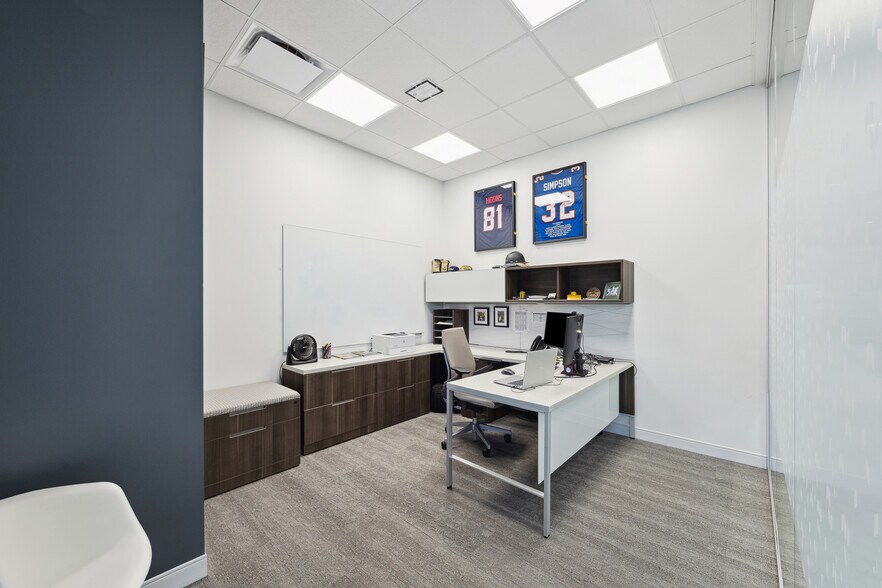 More Photos Of 2000 W Parkwood Ave, Friendswood Office Residential For Sale