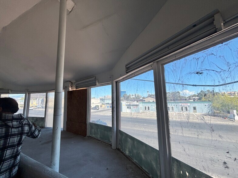 More Photos Of 3761 Royal Crest St, Las Vegas Office Residential For Sale