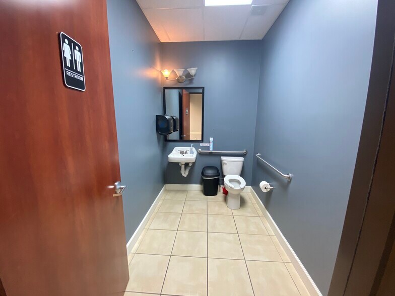 More Photos Of 3531 S Town Center Blvd, Sugar Land Medical For Lease