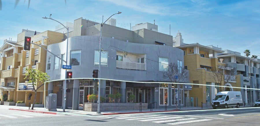 Primary Photo Of 2000 Main St, Santa Monica Apartments For Lease