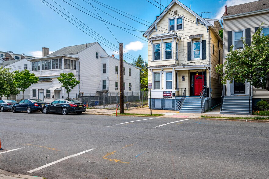 More Photos Of 173 Hamilton St, New Brunswick Specialty For Sale