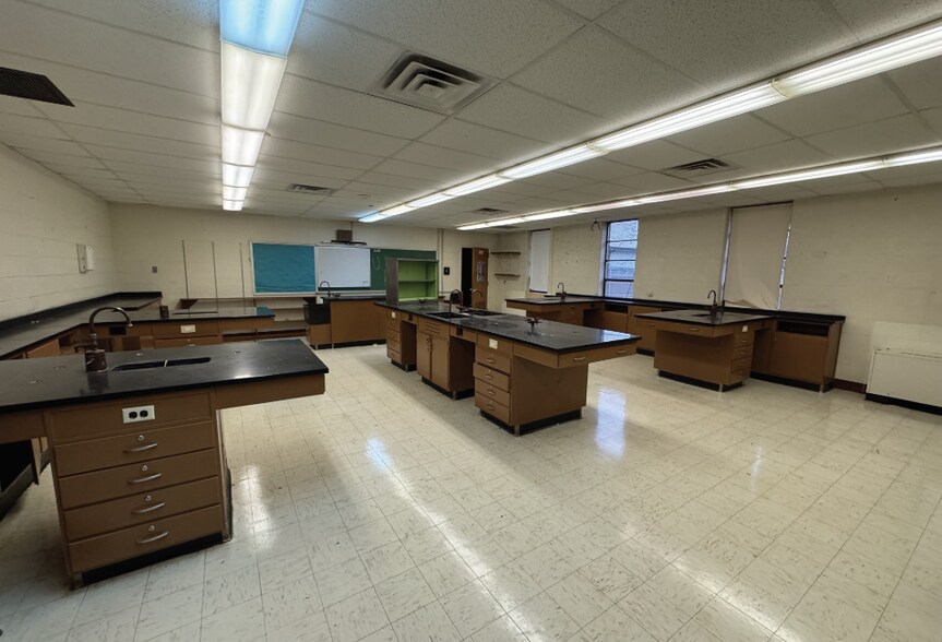 More Photos Of 3500 Saint Catherine St, Florissant Specialty For Sale