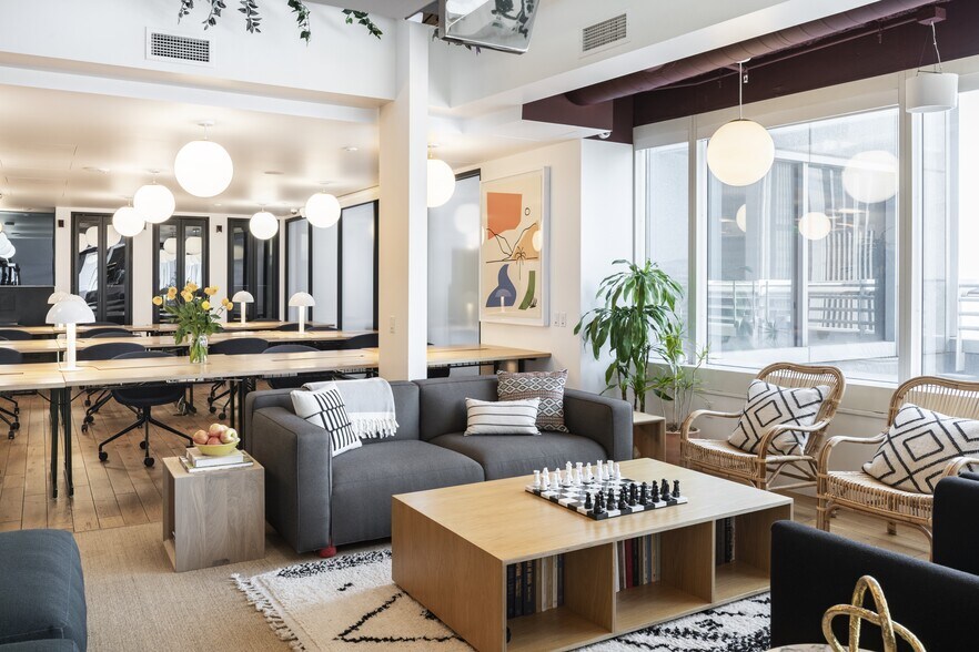 More Photos Of 555 W 5th St, Los Angeles Office For Lease