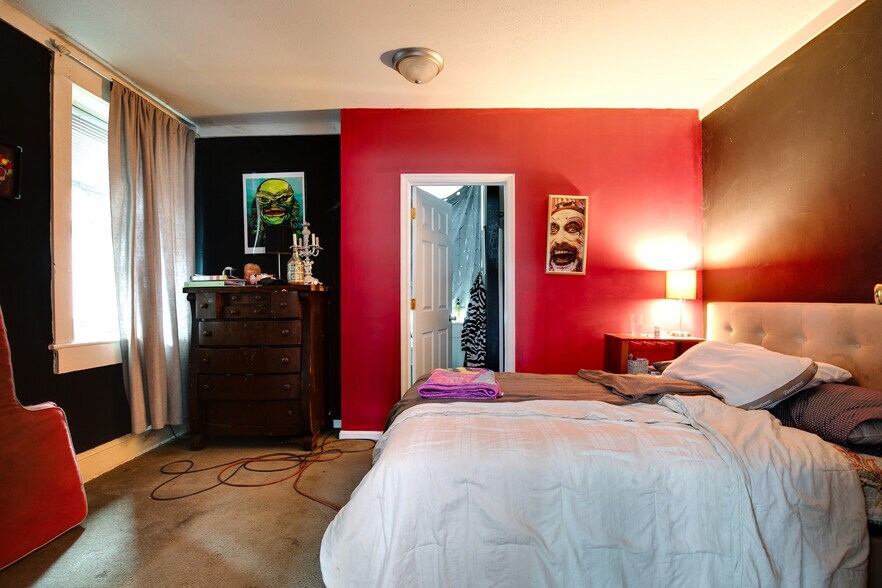 More Photos Of 705 Richmond Hwy, Richmond Showroom For Sale