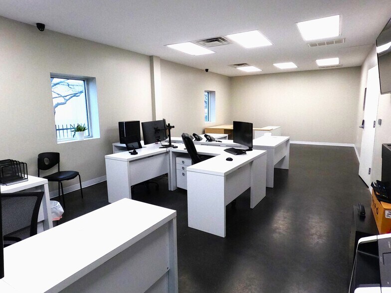 More Photos Of 2230 Joe Field Rd, Dallas Office For Lease