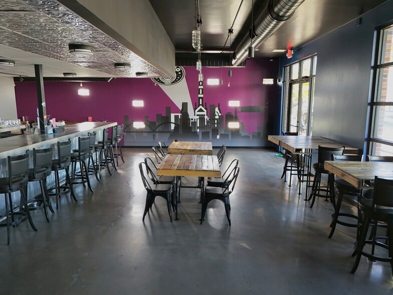 More Photos Of 1001-1007 S Main St, Fort Worth Restaurant For Lease