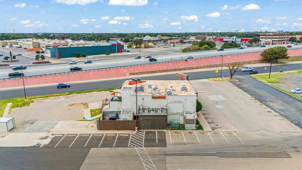 More Photos Of 4950 S Loop 289, Lubbock Restaurant For Lease