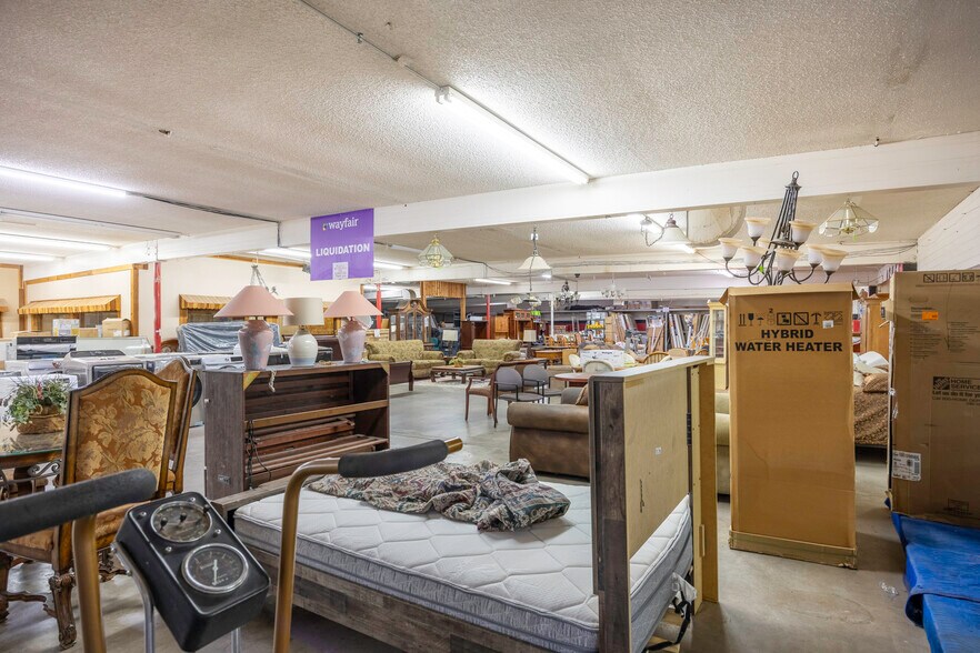 More Photos Of 655 W Cottonwood Ln, Casa Grande Showroom For Sale