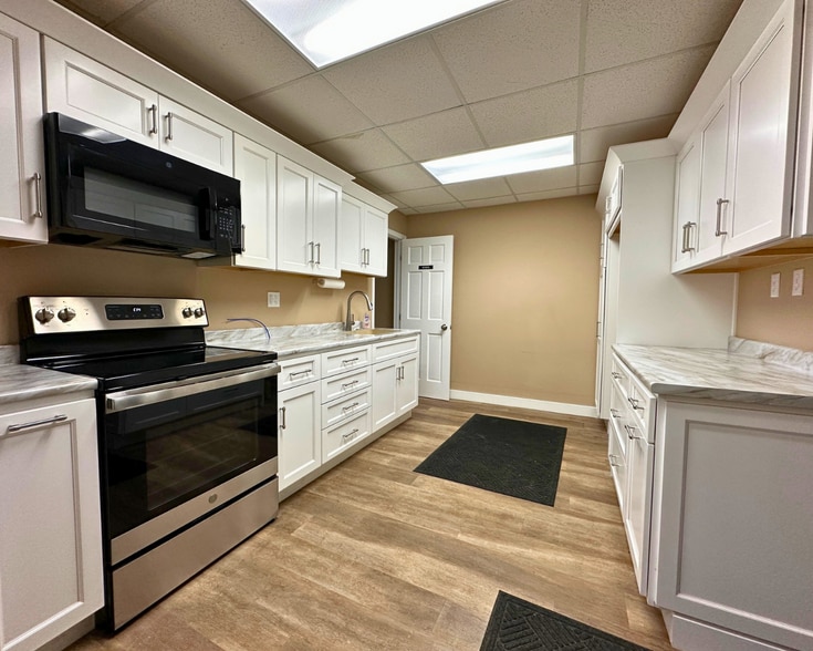 More Photos Of 2230 W Coliseum Blvd, Fort Wayne Office For Sale