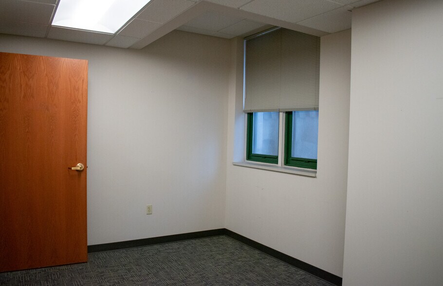 More Photos Of 304 Wood St, Pittsburgh Office Residential For Lease