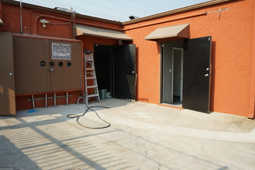 More Photos Of 10623 Burbank Blvd, North Hollywood Loft Creative Space For Sale