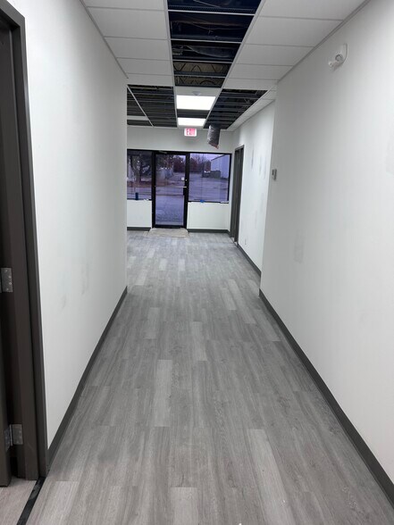More Photos Of 4515 N 56th St, Lincoln Light Distribution For Lease