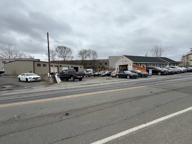 More Photos Of 17 New Salem St, Wakefield Manufacturing For Sale