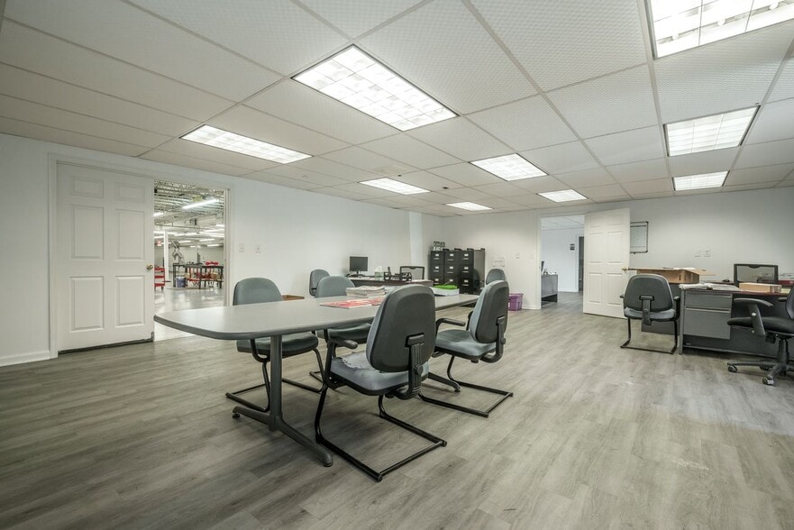 More Photos Of 4282-4364 E Blue Lick Rd, Louisville Warehouse For Sale