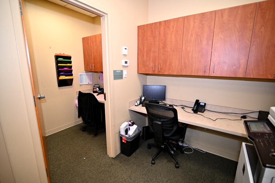 More Photos Of 2960 Technology Pl, Waldorf Research And Development For Lease