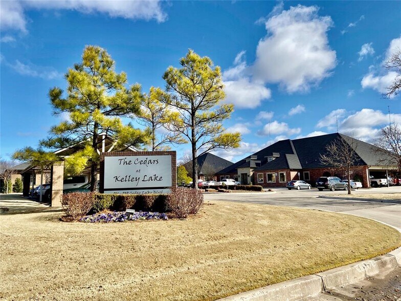More Photos Of 917 Cedar Lake Blvd, Oklahoma City Office For Lease