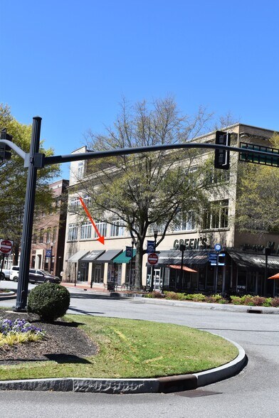 More Photos Of 15 W 11th St, Columbus Storefront Retail Residential For Lease