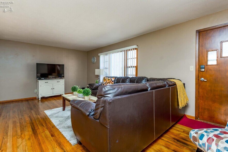 More Photos Of 5414 Homegardner Rd, Castalia Apartments For Sale