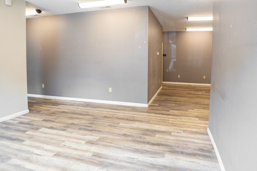 More Photos Of 2504 Veterans Memorial Pky S, Lafayette Office For Sale