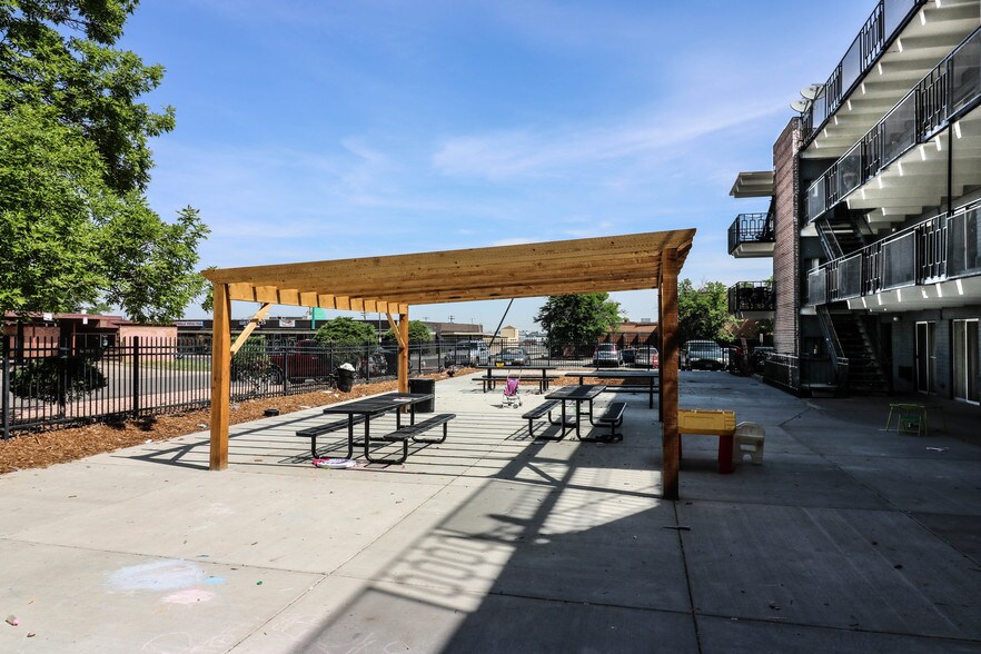 More Photos Of 1960 Dallas St, Aurora Apartments For Sale
