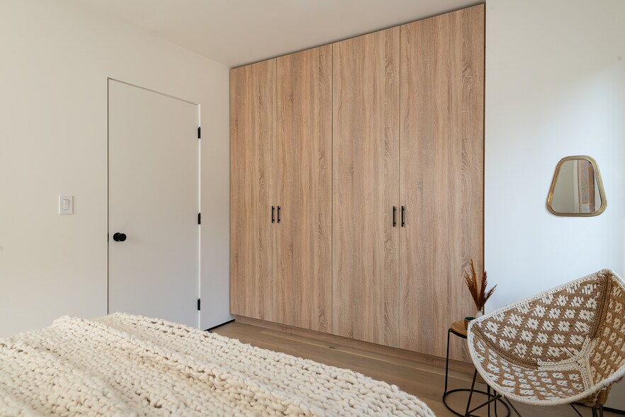 More Photos Of 2016-2022 N Vista del Mar Ave, Los Angeles Apartments For Sale