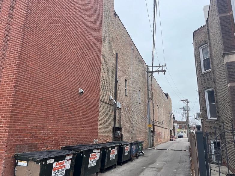 More Photos Of 3948 W 26th St, Chicago Loft Creative Space For Lease