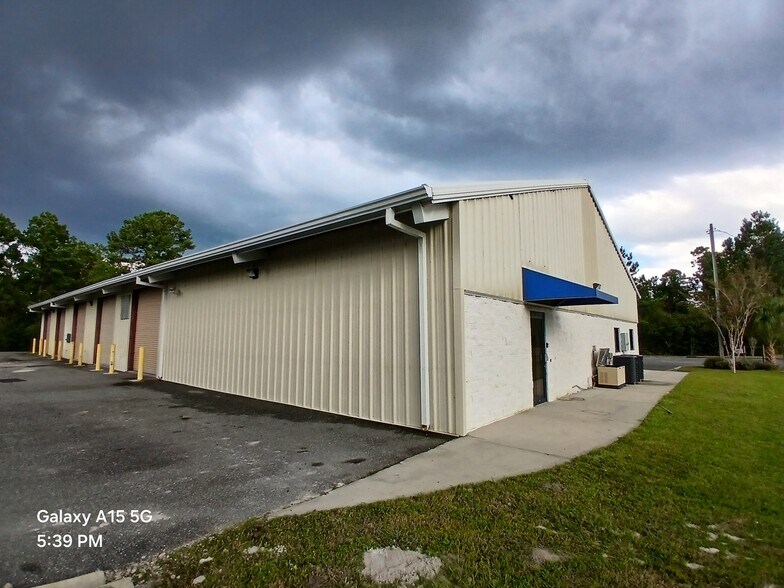 More Photos Of 1509 SW Century Gln, Lake City Warehouse For Lease