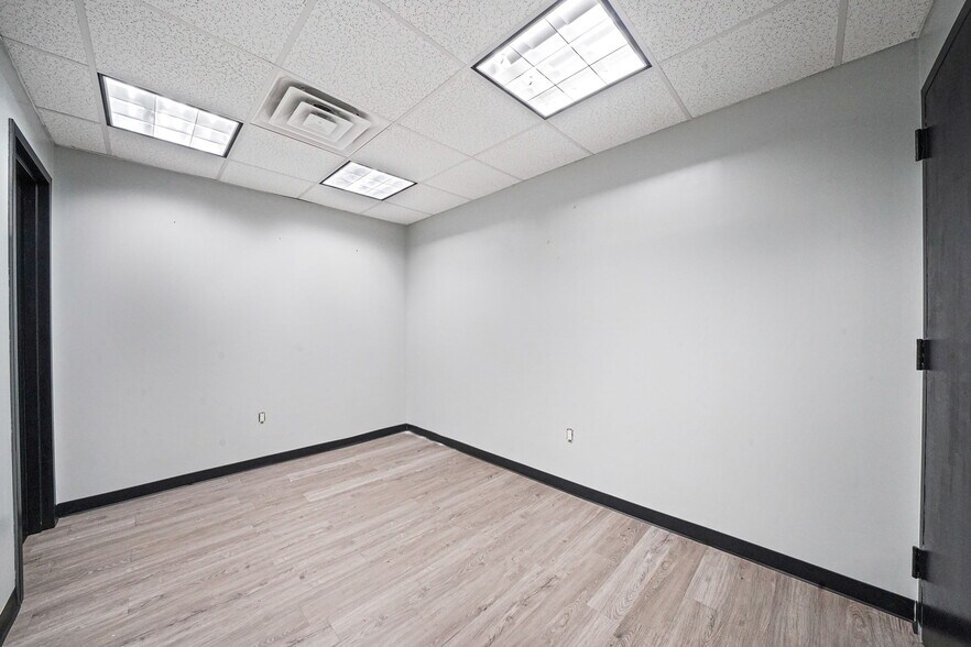 More Photos Of 1601 Artic Ave, Bohemia Warehouse For Lease
