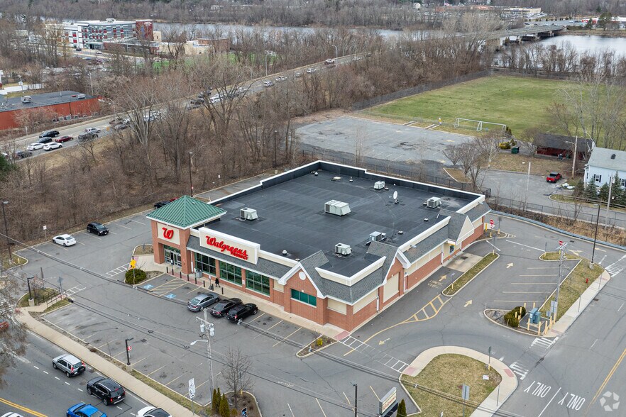 More Photos Of 1765 Middlesex St, Lowell Drugstore For Lease