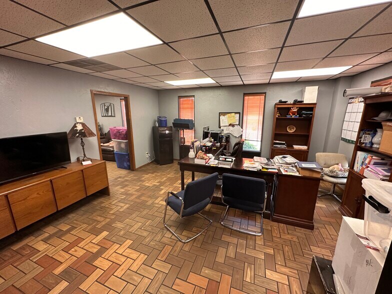 More Photos Of 1301 S 3rd St, Chickasha Distribution For Lease
