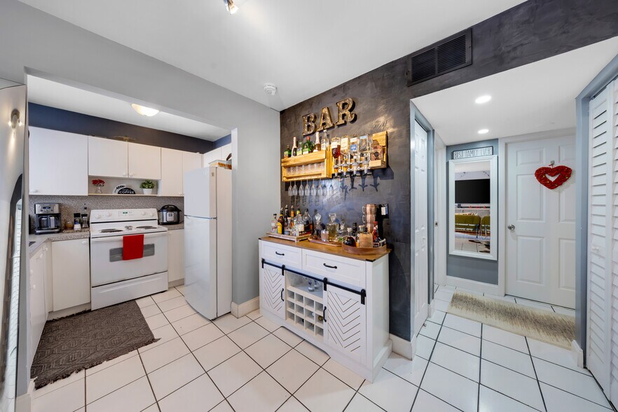 More Photos Of 569 SW 4th St, Miami Apartments For Sale