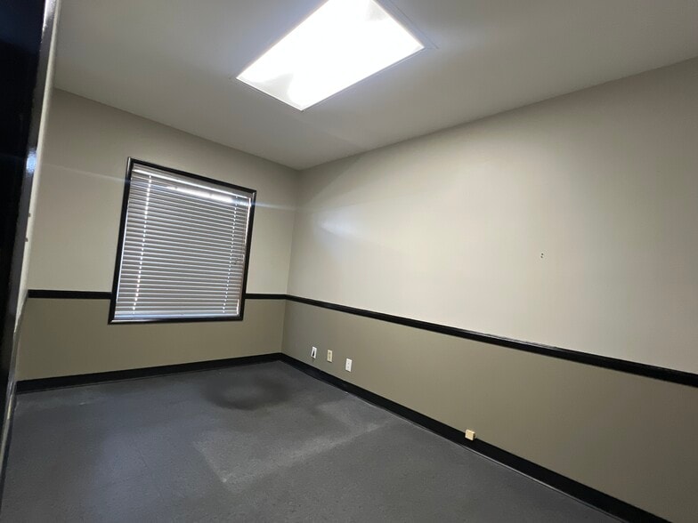 More Photos Of 1913 E 17th St, Santa Ana Office For Sale