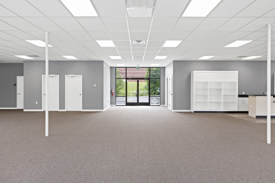 More Photos Of 7308 Shallowford Rd, Chattanooga Storefront Retail Office For Sale