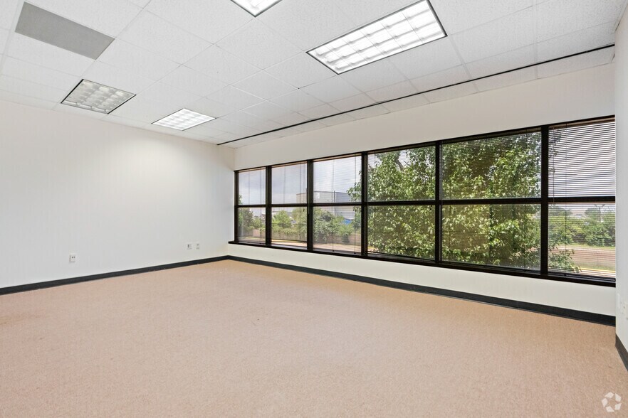 More Photos Of 11302 Tanner Rd, Houston Office For Sale