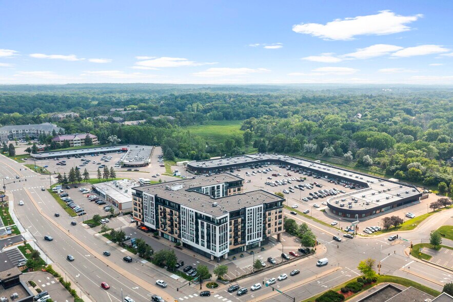 More Photos Of 1700 Plymouth Rd, Minnetonka Apartments For Lease
