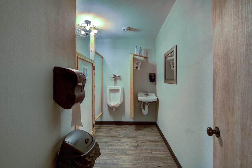 More Photos Of 115 Diamond St N, Ridgeland General Retail For Sale