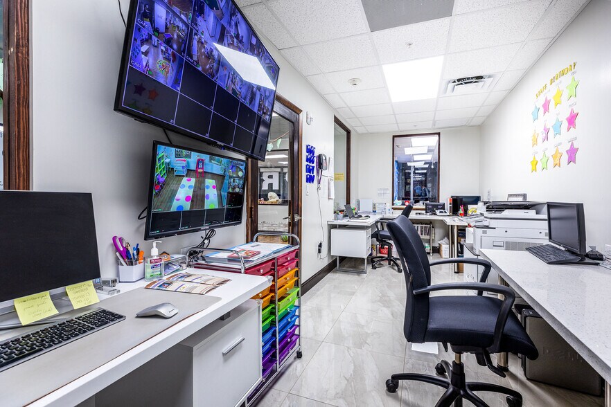 More Photos Of 25 SW 9th St, Miami Coworking Space