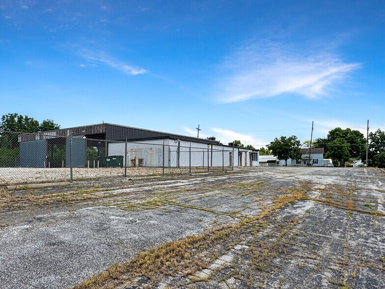 More Photos Of 313 Franklin Ave, Union Light Distribution For Sale