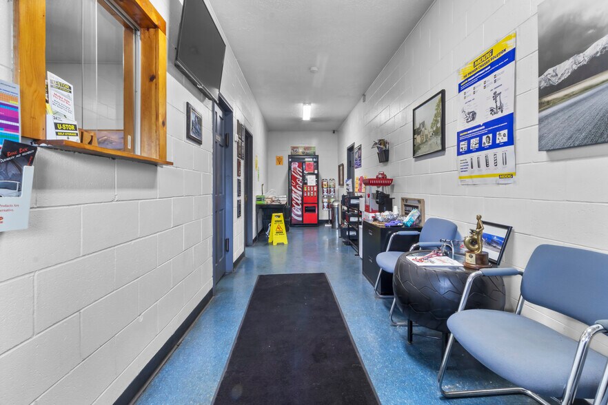 More Photos Of 4210 W Morris St, Indianapolis Warehouse For Lease