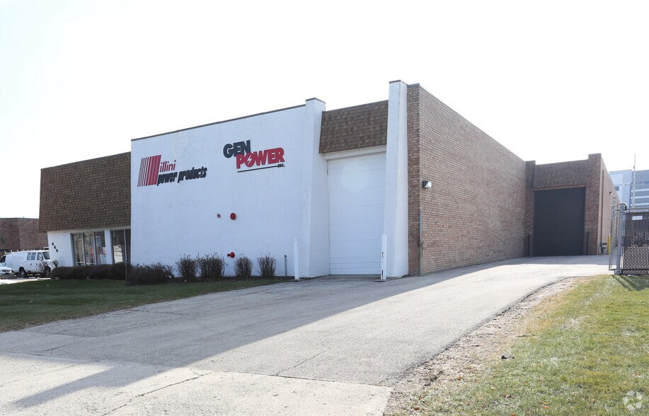 More Photos Of 444 Randy Rd, Carol Stream Warehouse For Lease